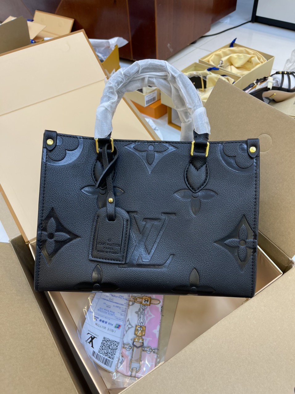Túi Xách Super LV Tote Onthego Màu Đen 28cm